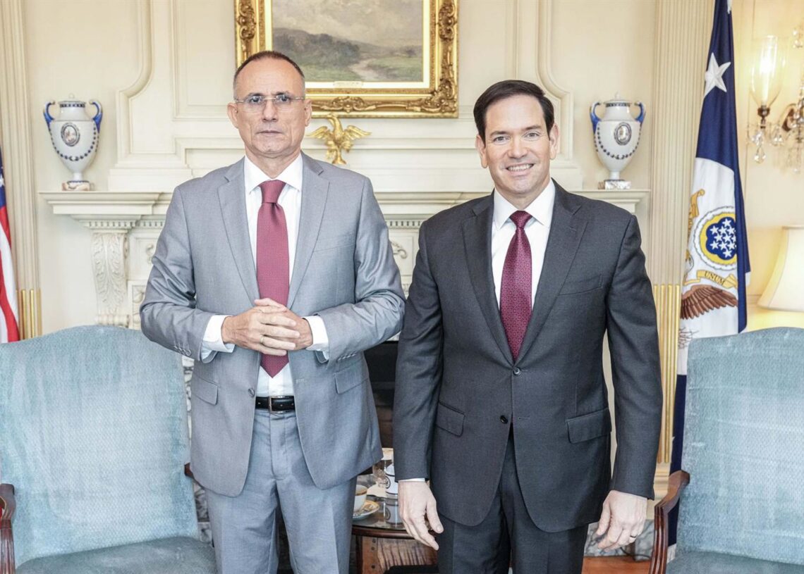 El secretario de Estado de EEUU, Marco Rubio (derecha), junto al líder de la opositora Unión Patriótica de Cuba (UNPACU), José Daniel FerrerMARCO RUBIO EN X