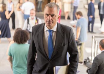 Archivo - El portavoz de VOX en el Ayuntamiento de Madrid, Javier Ortega Smith, llega a una sesión plenaria extraordinaria, en el Congreso.Eduardo Parra - Europa Press - Archivo