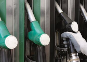 Archivo - Surtidores en una gasolineraDIPUTACIÓN DE BARCELONA - Archivo