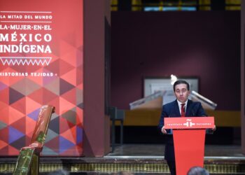 El  ministro de Asuntos Exteriores, Unión Europea y Cooperación, José Manuel Albares, preside la inauguración de la exposición 'La mitad del mundo. La mujer en el México indígena', a 31 de octubre de 2025, en Madrid Gustavo Valiente - Europa Press