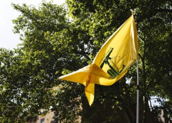 Archivo - Una bandera de Hezbolá en una imagen de archivo.DAVID CLIFF / ZUMA PRESS / CONTACTOPHOTO - Archivo