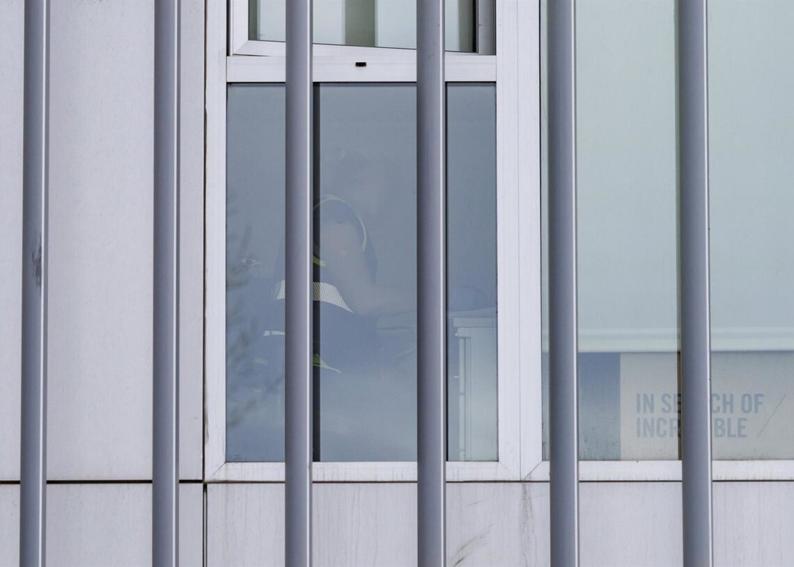 Archivo - Agentes de la Unidad de Delincuencia Económica y Fiscal (Udef) de la Policía Nacional en las dependencias de la Policía Local de Granada el pasado febreroÁlex Cámara - Europa Press - Archivo