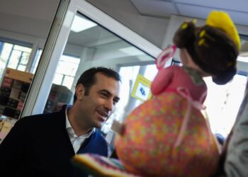 El ministro de Economía, Comercio y Empresa, Carlos Cuerpo, atiende a los medios en el Ayuntamiento de SedavíJorge Gil - Europa Press