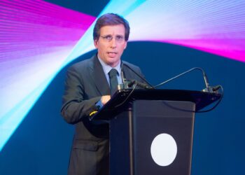 El alcalde de Madrid, José Luis Martínez-Almeida, interviene durante el coloquio 'Las ciudades inteligentes del futuro' Gustavo Valiente - Europa Press