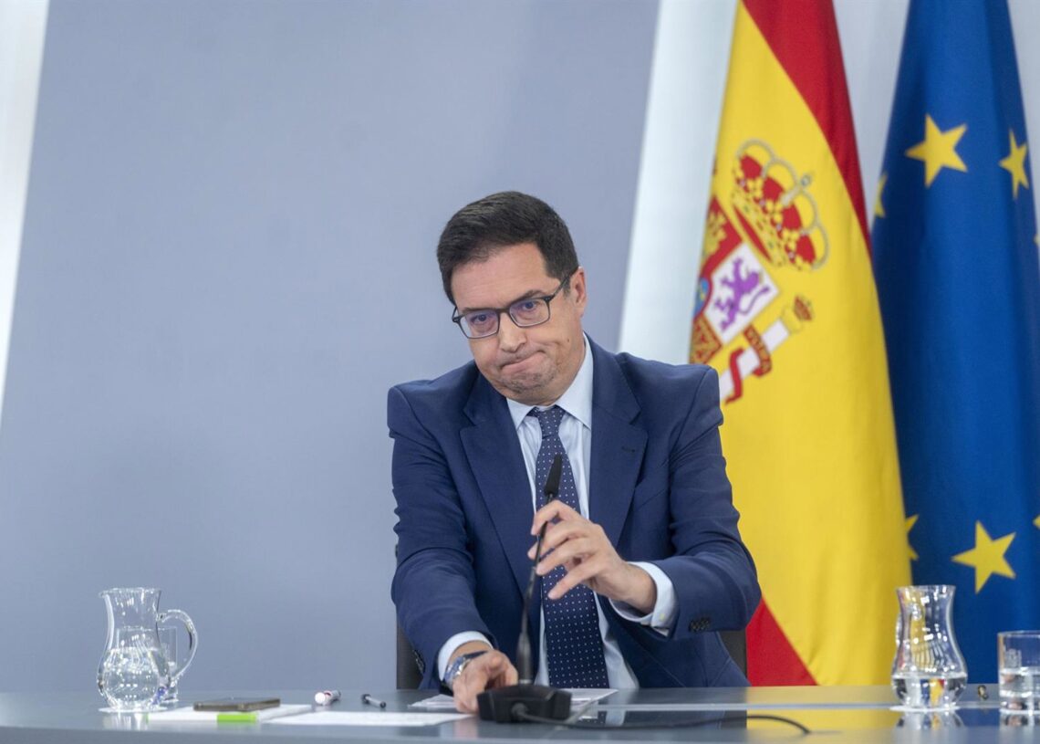 El ministro de Transformación Digital y Función Pública, Óscar López, durante una rueda de prensa tras la reunión del Consejo de Ministros, en el Palacio de la Moncloa, a 7 de octubre de 2025, en Madrid (España).Alberto Ortega - Europa Press