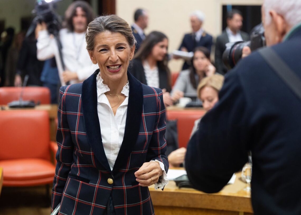 La vicepresidenta segunda del Gobierno y ministra de Trabajo y Seguridad Social, Yolanda Díaz, a su llegada para comparecer ante la Comisión de Trabajo, Economía Social, Inclusión, Seguridad Social y Migraciones, a 6 de noviembre de 2025, en Madrid (EspaEduardo Parra - Europa Press