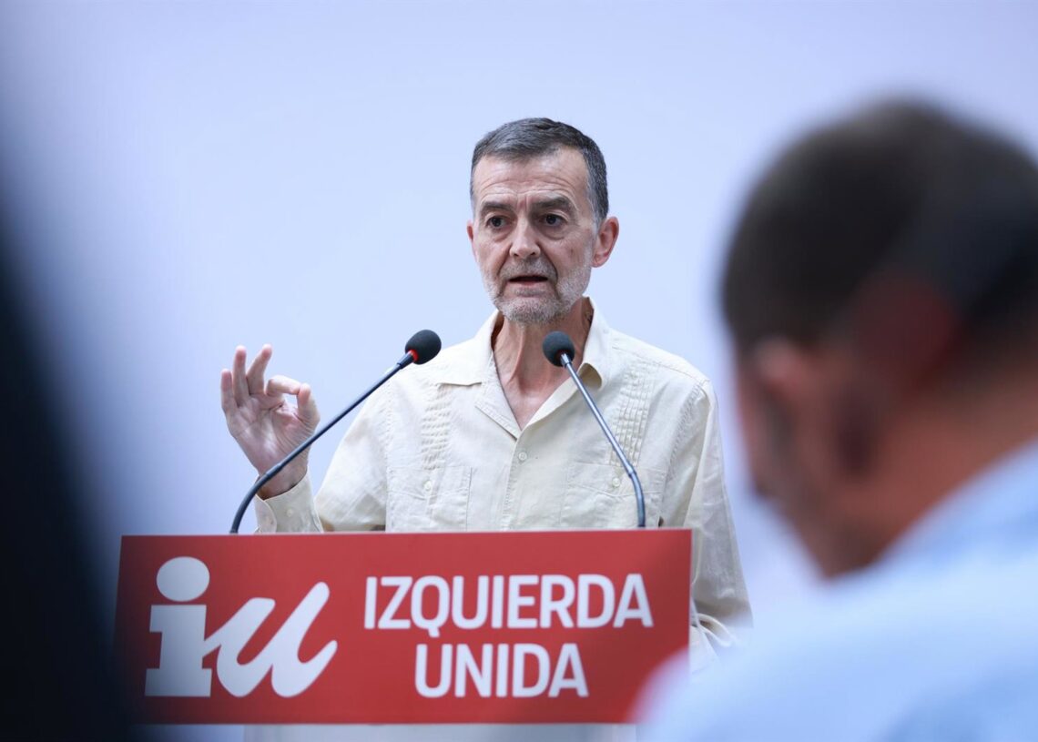 Archivo - El coordinador federal de Izquierda Unida, Antonio Maíllo, ofrece una rueda de prensa en el inicio del curso político. A 1 de septiembre de 2025, en Sevilla, Andalucía (España).Rocío Ruz - Europa Press - Archivo
