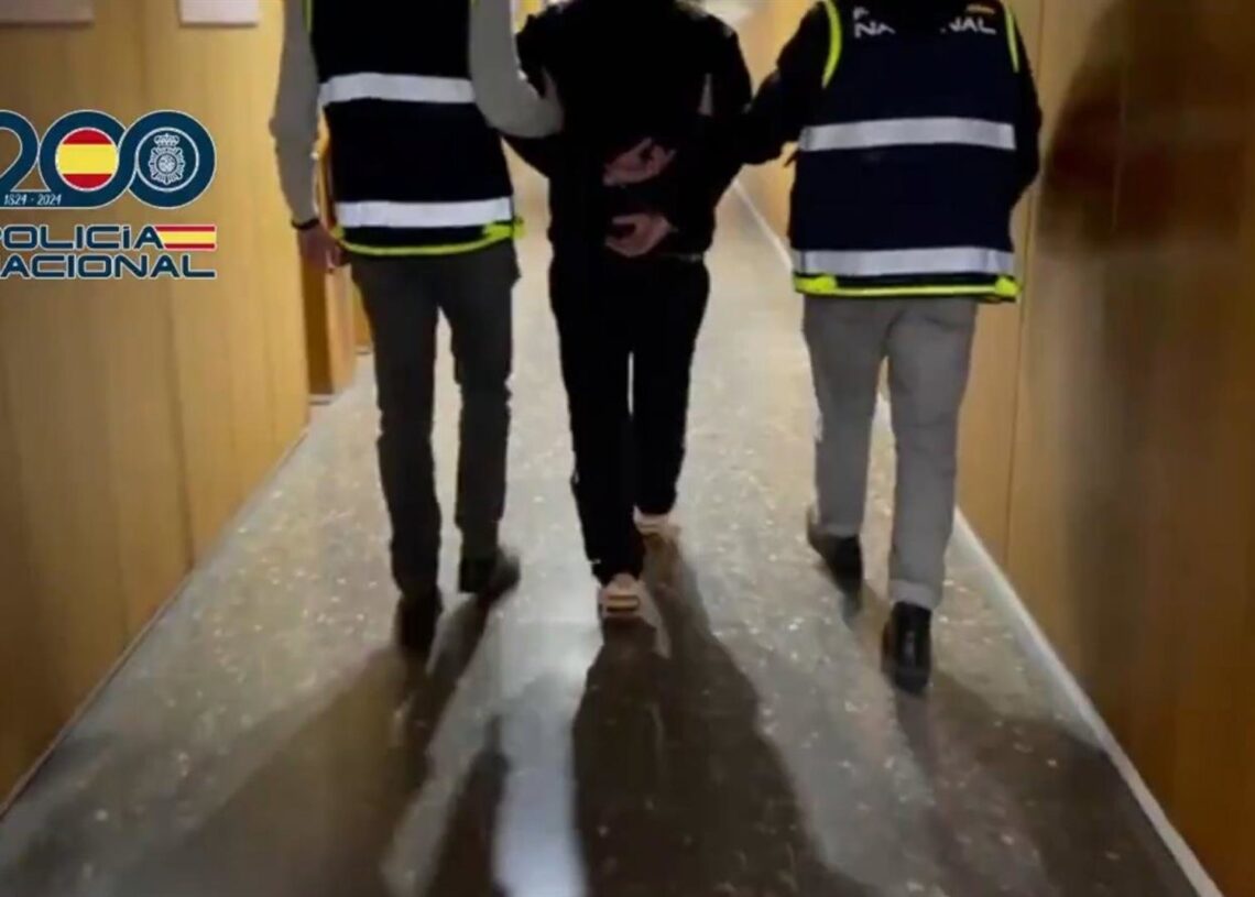 La Policía Nacional detiene a 'Negro Marín', un destacado sicario peruano buscado en su país por "aseinatos y múltiples extorsiones"POLICÍA NACIONAL