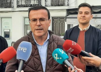 El secretario general del PSOE de Extremadura y candidato a la Presidencia de la Junta, Miguel Ángel Gallardo, atiende a los mediosEUROPA PRESS