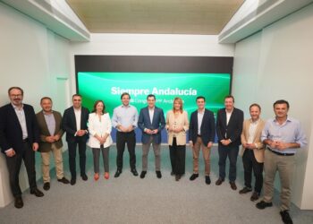 La alcaldesa de Almería, María del Mar Vázquez, presidirá el 17 Congreso del PP-A, al que asistirán desde este viernes en Sevilla unas 5.000 personas y Juanma Moreno (c.) será reelegido presidente del partidoPP ANDALUCÍA