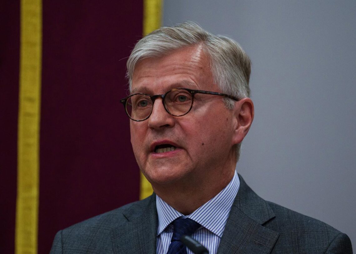 Archivo - El secretario general adjunto de Operaciones de Paz de Naciones Unidas Jean-Pierre Lacroix , durante una reunión con la ministra de Defensa, Margarita Robles, en el Ministerio de Defensa, a 2 de abril de 2025, en Madrid (España).Matias Chiofalo - Europa Press - Archivo