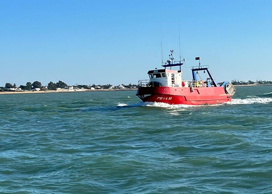Barco arrastre Sanlucar de Barrameda.FEDERACIÓN ANDALUZA DE ASOCIACIONES PESQUERAS