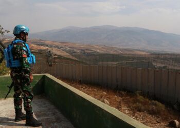 Archivo - Un 'casco azul' de la Fuerza Interina de Naciones Unidas en Líbano (FINUL) cerca de la frontera entre Líbano e Israel (archivo)Marwan Naamani/Dpa - Archivo