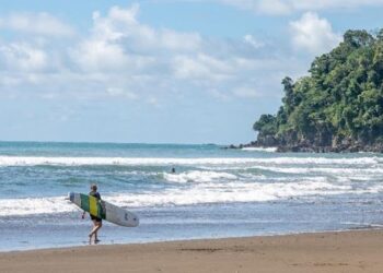 Archivo - Playa Hermosa, en la costa de Puntarenas, referente para surfistas.INSTITUTO COSTARRICENSE DE TURISMO - Archivo