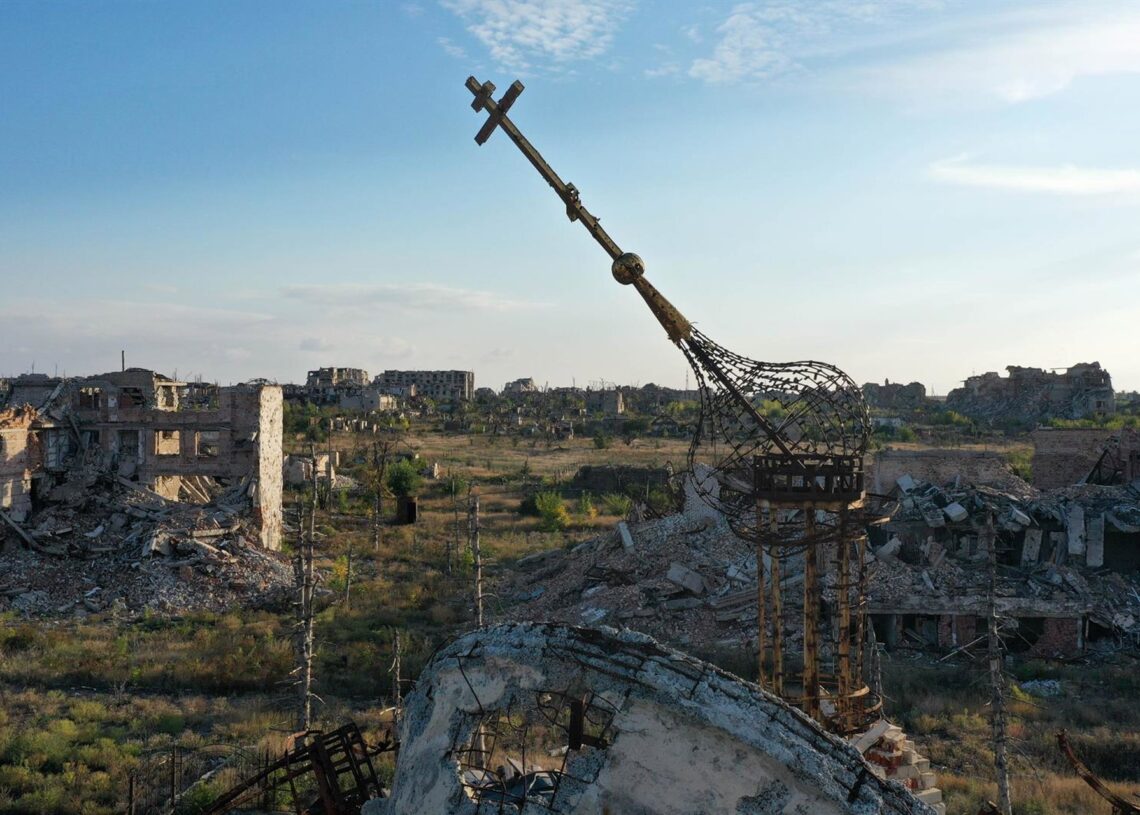 Archivo - Ruinas de una iglesia ortodoxa en Maryinka, al noroeste de Donetsk, en el este de UcraniaEuropa Press/Contacto/Dmitry Yagodkin - Archivo