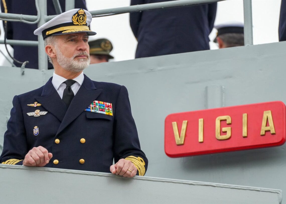 Archivo - El Rey Felipe VI en su última visita a Cádiz para despedir a la Princesa de Asturias al embarcar en el Juan Sebastián Elcano. Francisco J. Olmo - Europa Press - Archivo
