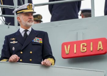 Archivo - El Rey Felipe VI en su última visita a Cádiz para despedir a la Princesa de Asturias al embarcar en el Juan Sebastián Elcano. Francisco J. Olmo - Europa Press - Archivo