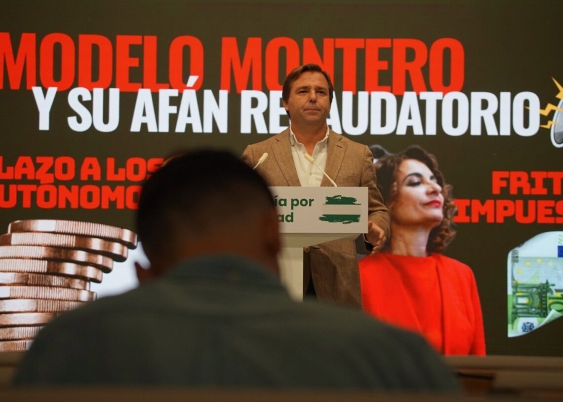 El secretario general del PP-A, Antonio Repullo, en una rueda de prensa en la sede regional del partido en una imagen de archivoPP-A
