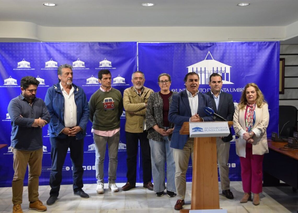 Archivo - Nuevo equipo de Gobierno del Ayuntamiento de Punta Umbría (Huelva) tras el paso de Contreras del PP a UPU.AYUNTAMIENTO DE PUNTA UMBRÍA - Archivo