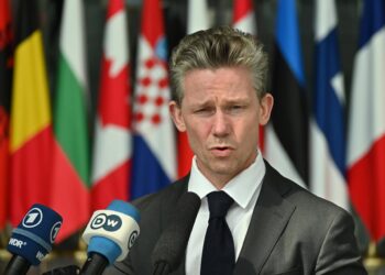 Archivo - Ministro sueco de Defensa, Pal Jonson, en el marco de una reunión de apoyo a Ucrania en la sede de la OTAN. Anna Ross/dpa - Archivo