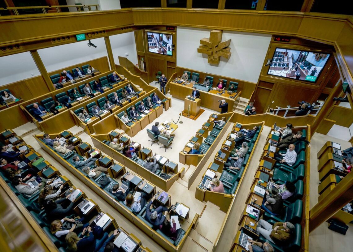 Pleno de control en el Parlamento VascoPARLAMENTO VASCO