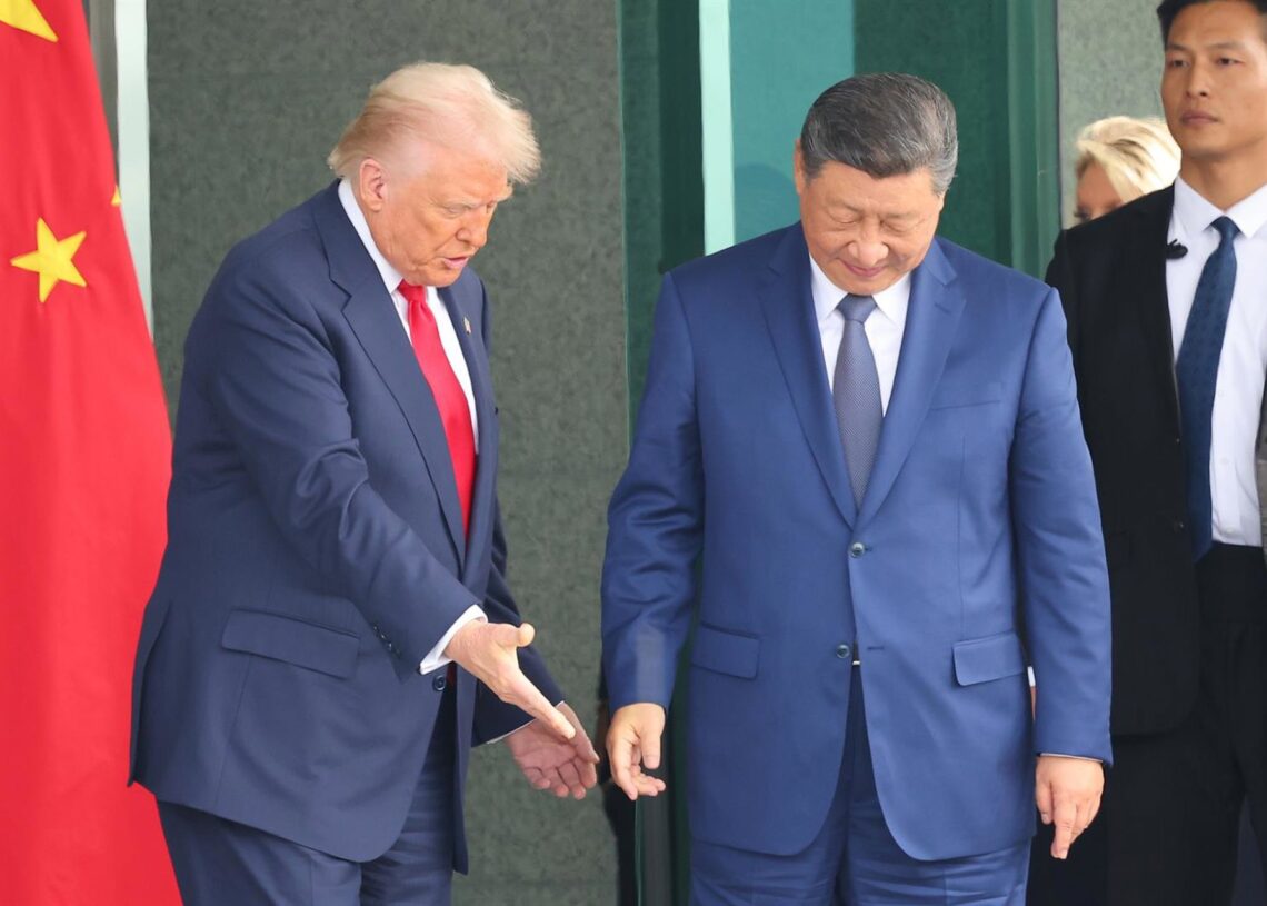30 October 2025, South Korea, Busan: U.S. President Donald Trump (L) and Chinese President Xi Jinping emerge from their talks at the Naraemaru reception hall inside an Air Force base in the southeastern city of Busan. Photo: ---/YNA/dpa---/YNA/dpa