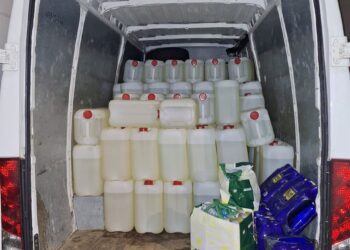 Archivo - Imagen de archivo de garrafas de gasolina destinadas al petaqueo de narcolanchas halladas en una furgoneta en Chiclana.AYUNTAMIENTO DE CHICLANA - Archivo