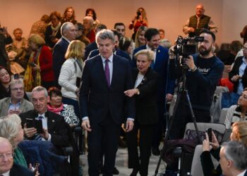 El presidente del PP, Alberto Núñez Feijóo, y la vicepresidenta, Carmen Quintanilla, durante la clausura del Congreso de la Unión Europea de Mayores (ESU), a 7 de noviembre de 2025, en Ciudad Real, Castilla-La Mancha (España). El presidente del Partido PoEusebio García del Castillo - Europa Press
