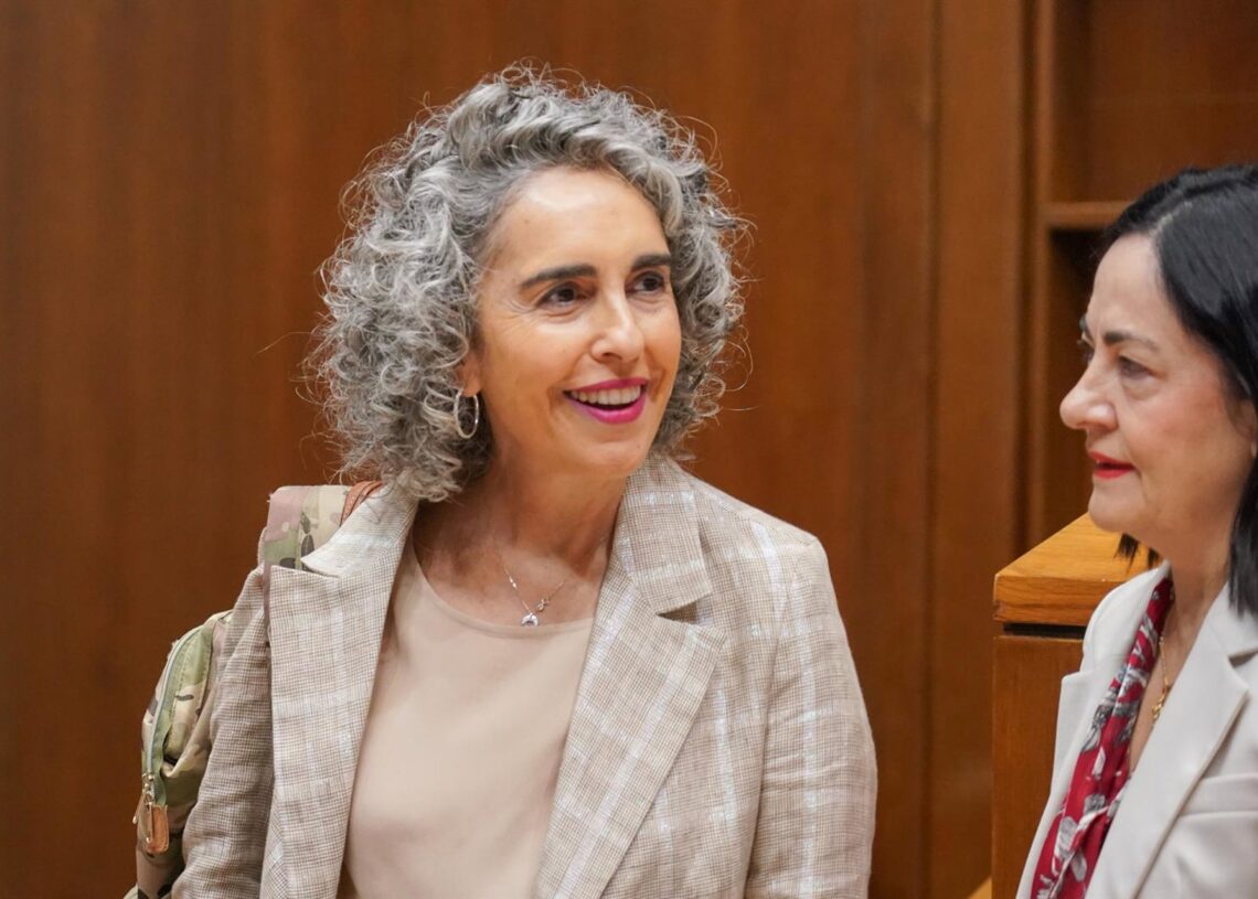Archivo - La vicelehendakari primera, Ibone Bengoetxea (i), en el Parlamento VascoIñaki Berasaluce - Europa Press - Archivo