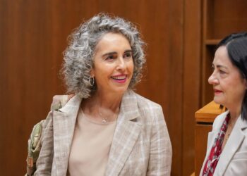 Archivo - La vicelehendakari primera, Ibone Bengoetxea (i), en el Parlamento VascoIñaki Berasaluce - Europa Press - Archivo