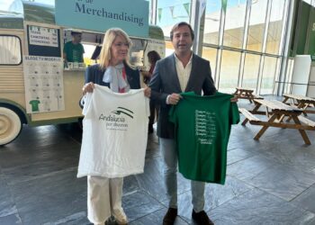 Pilar Miranda y Antonio Repullo, este viernes en las instalaciones del 17 Congreso del PP andaluz, que se desarrollará hasta el domingo en el Palacio de Exposiciones y Congresos de Sevilla (Fibes)EUROPA PRESS