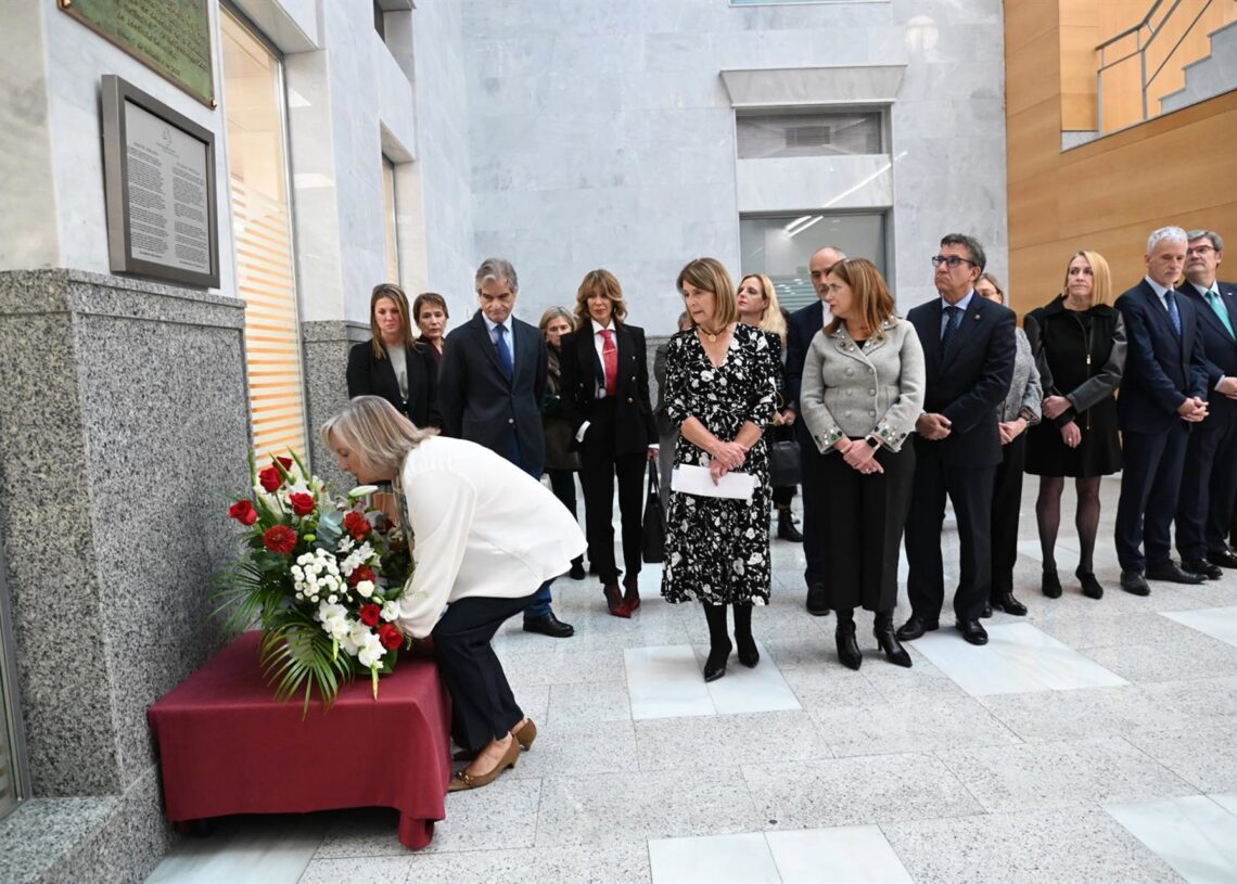 Ofrenda floral en el homenaje a José María LidónDAVID DE HARO - EUROPA PRESS