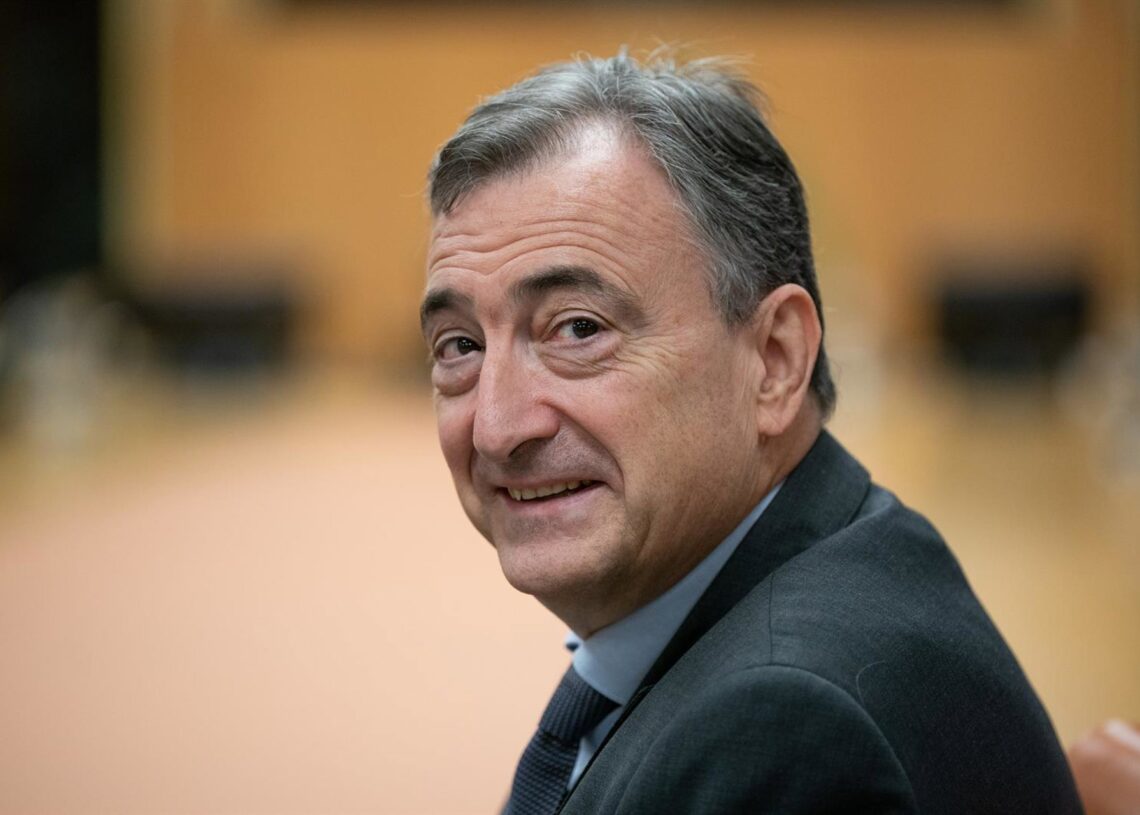 Archivo - El presidente del PNV, Aitor Esteban, durante una reunión, en el Parlamento vasco, a 22 de septiembre de 2025, en Vitoria-GasteizIñaki Berasaluce - Europa Press - Archivo