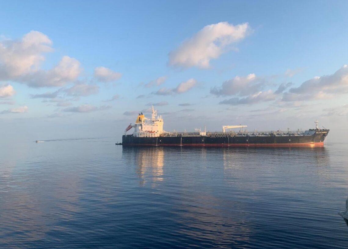 Buque cisterna mercante con bandera de Malta que fue asaltado por piratas frente a las costas de Somalia.EUNAVFOR ATALANTA