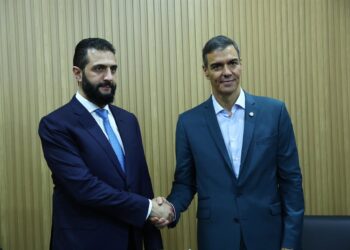 El presidente del Gobierno, Pedro Sánchez, se reúne con el presidente de Siria, Ahmed al Shara, en los márgenes de la COP30 en Belem (Brasil)POOL MONCLOA/FERNANDO CALVO