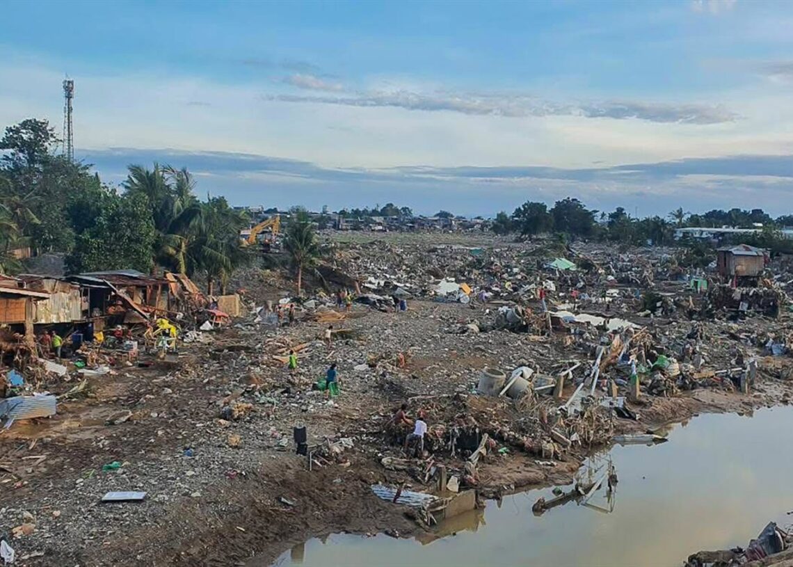 Filipinas tras el paso del tifón 'Kalmaegi'.Philippine Red Cross / Xinhua News / ContactoPhoto