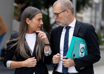 La portavoz de Junts en el Congreso, Miriam Nogueras, y el diputado de Junts Josep Maria Cruset a su llegada a una rueda de prensa Eduardo Parra - Europa Press