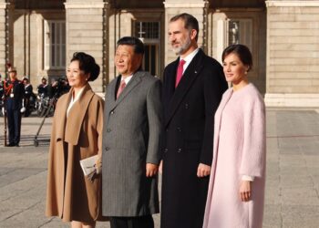 Archivo - Recibimiento oficial de los Reyes Felipe VI y Letizia al presidente de la República Popular China, Xi Jinping, y su esposa, Peng Liyuan, en la visita de Estado en noviembre de 2018Casa Real - Archivo