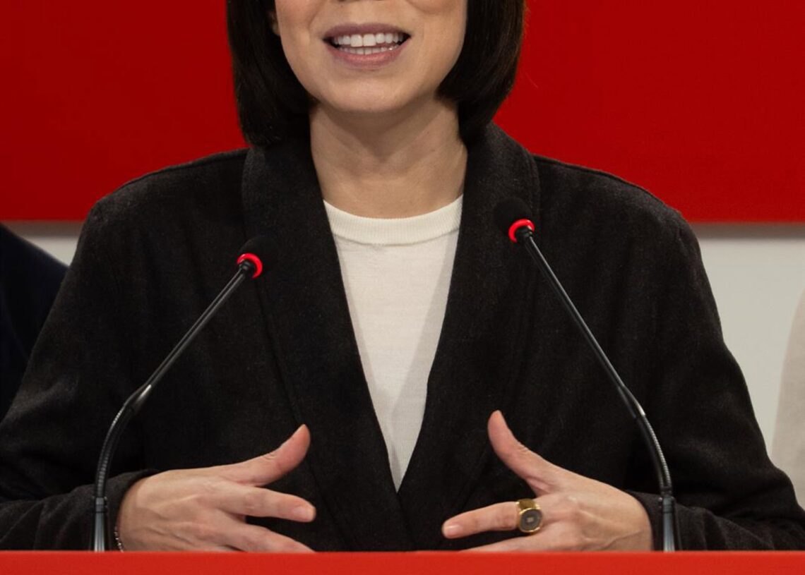 La secretaria general del PSPV-PSOE, Diana Morant, en una rueda de prensa en València.JORGE GIL / EUROPA PRESS