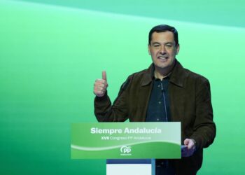 El presidente de la Junta, Juanma Moreno, este sábado en su intervención ante el XVII Congreso Autonómico que renovará su liderazgo como presidente del PP-A.FRANCISCO OLMO/EUROPA PRESS