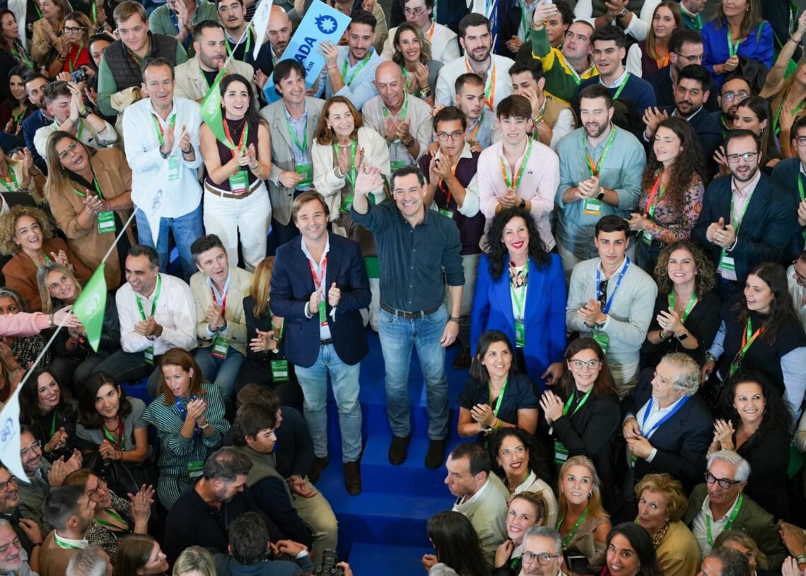 Juanma Moreno ha sido reelegido este sábado en el 17 Congreso Regional del PP-A celebrado en Sevilla como presidente del partido, con un respaldo del 99,95 por ciento de los votosFRANCISCO J. OLMO-EUROPA PRESS