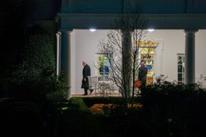 Se acaba el ‘shutdown’: Trump logra el apoyo de ocho senadores demócratas, divide a los progresistas y acaba con el cierre de Gobierno más largo de la historia