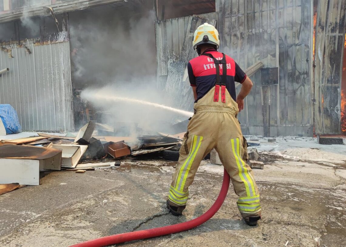 Archivo - Bombero en Turquía (archivo).Europa Press/Contacto/Depo Photos - Archivo