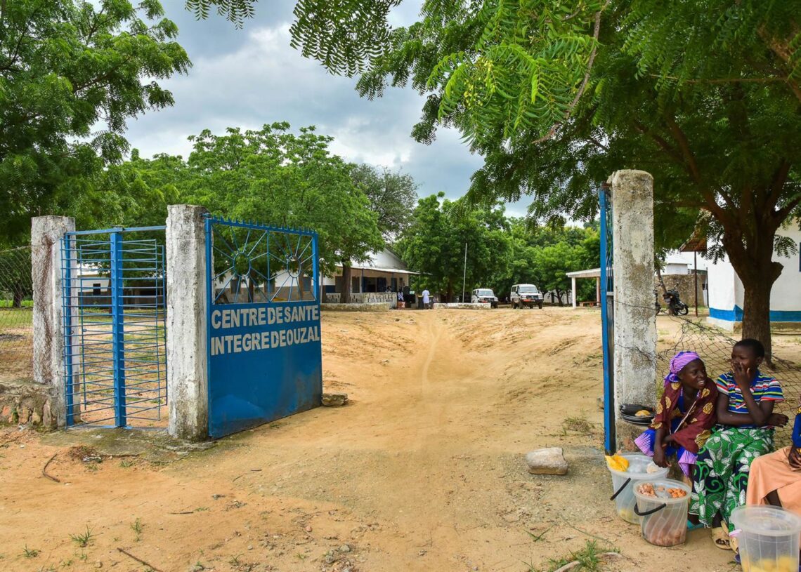 Archivo - Imagen de archivo de la entrada principal a un centro de salud en Ouzal, en la región Extremo Norte de CamerúnEuropa Press/Contacto/Kepseu - Archivo