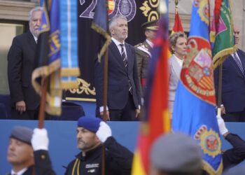 Archivo - El ministro del Interior, Fernando Grande-Marlaska (c), preside el acto central del Día de la Policía NacionalJavier Vázquez - Europa Press - Archivo