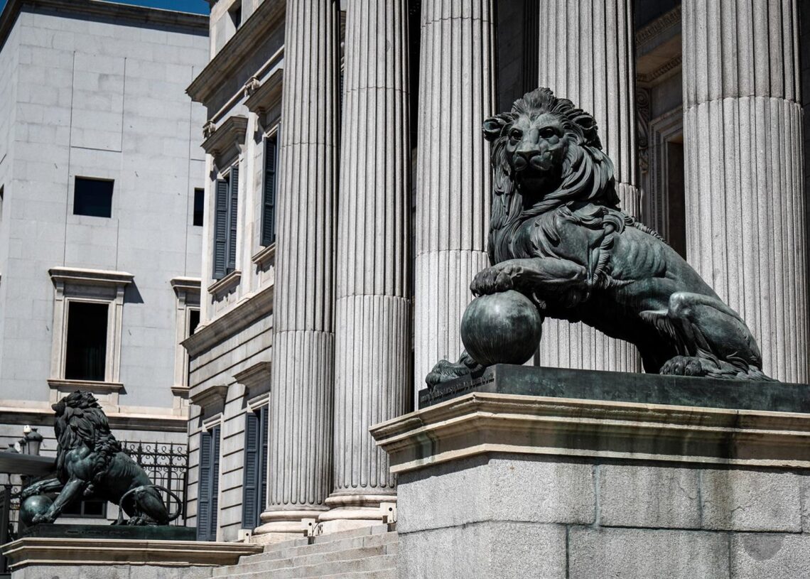 Archivo - Fachada del Congreso de los Diputados de Madrid con sus emblemáticos leones.Óscar J.Barroso - Europa Press - Archivo