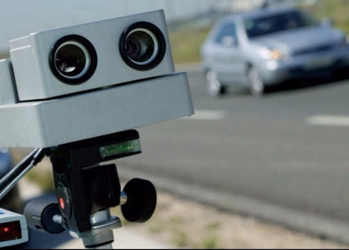 Archivo - Un radar de la Guardia Civil para controlar la velocidad en las carreterasDELEGACIÓN DEL GOBIERNO EN EXTREMADURA - Archivo