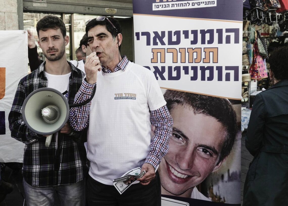 Archivo - Concentración de los familiares del oficial israelí, Hadar Goldin, caído en combate en agosto de 2014 y desde entonces retenido en la Franja de Gaza.Europa Press/Contacto/Nir Alon - Archivo