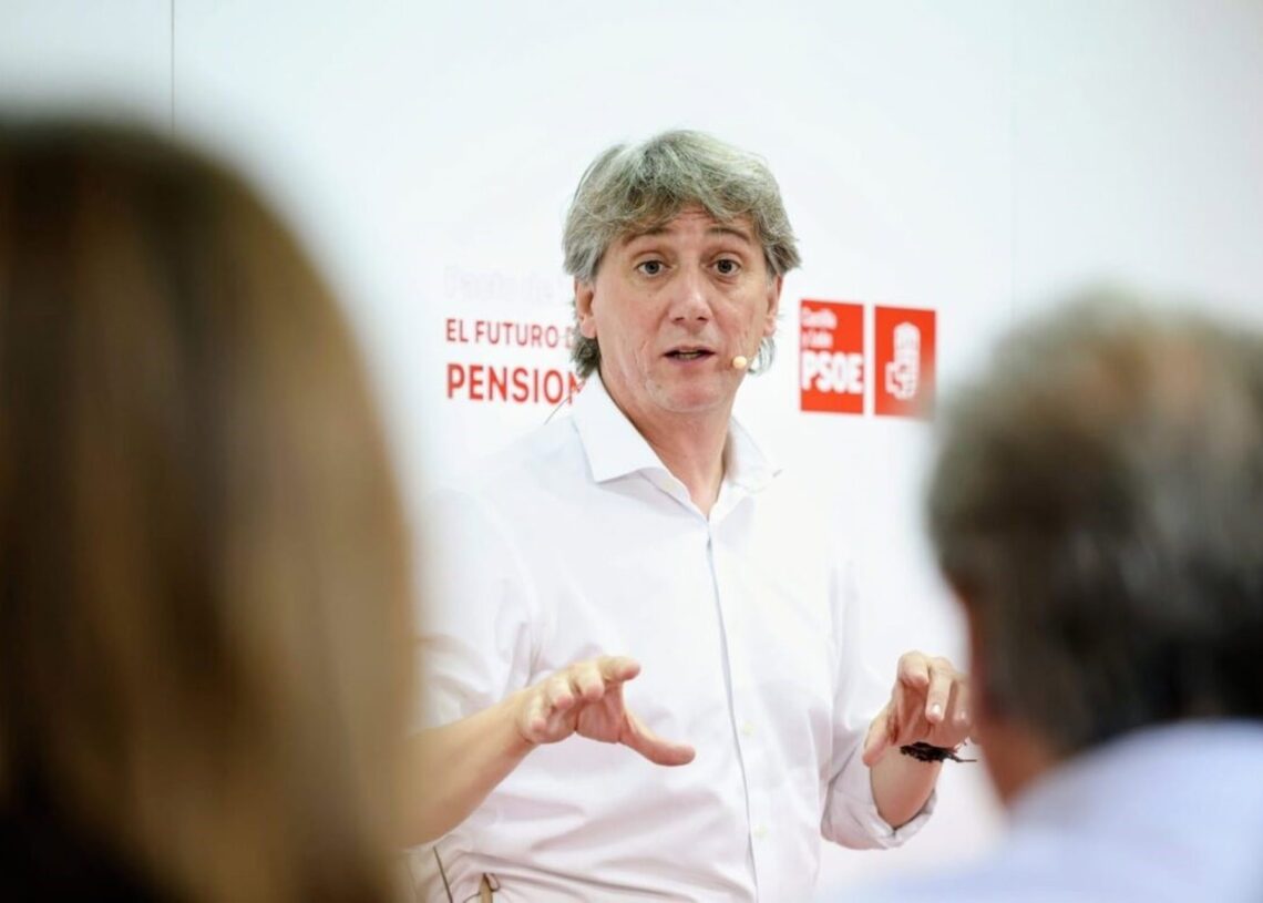 Archivo - El secretario general del PSOE de Castilla y León, Carlos Martínez.PSOE - Archivo