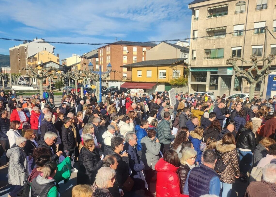 Centenares de personas reclaman en Bembibre (León) una sanidad pública y atención primaria "dignas"ONCOBIERZO